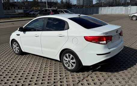 KIA Rio III рестайлинг, 2015 год, 880 000 рублей, 10 фотография