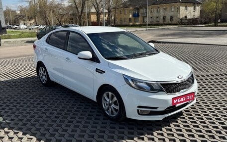 KIA Rio III рестайлинг, 2015 год, 880 000 рублей, 2 фотография