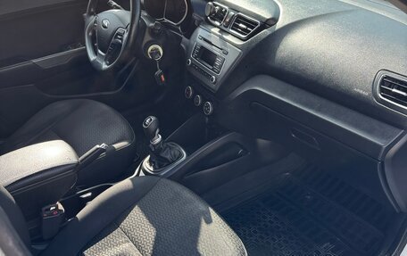 KIA Rio III рестайлинг, 2015 год, 880 000 рублей, 28 фотография