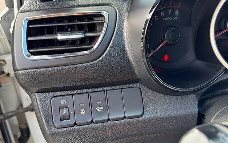 KIA Rio III рестайлинг, 2015 год, 880 000 рублей, 32 фотография