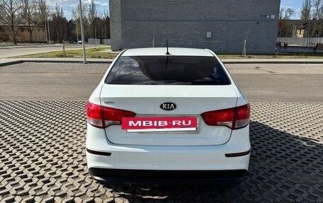 KIA Rio III рестайлинг, 2015 год, 880 000 рублей, 9 фотография