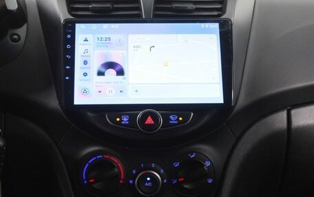 Hyundai Solaris II рестайлинг, 2015 год, 990 000 рублей, 13 фотография