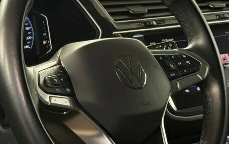 Volkswagen Tiguan II, 2021 год, 3 000 000 рублей, 13 фотография