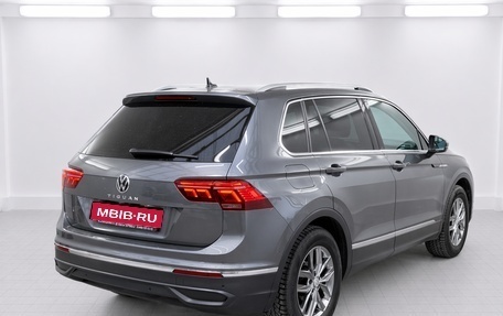 Volkswagen Tiguan II, 2021 год, 3 000 000 рублей, 4 фотография