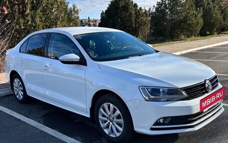 Volkswagen Jetta VI, 2017 год, 1 480 000 рублей, 2 фотография