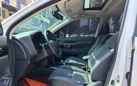 Mitsubishi Outlander III рестайлинг 3, 2022 год, 2 204 000 рублей, 7 фотография