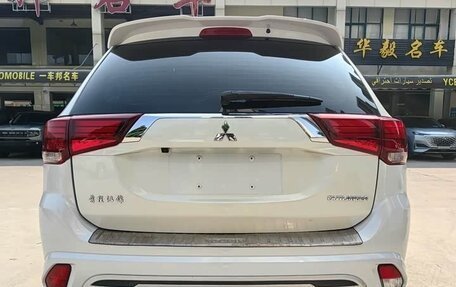 Mitsubishi Outlander III рестайлинг 3, 2022 год, 2 204 000 рублей, 5 фотография