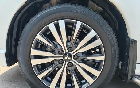 Mitsubishi Outlander III рестайлинг 3, 2022 год, 2 204 000 рублей, 14 фотография