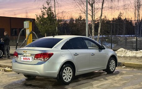 Chevrolet Cruze II, 2010 год, 670 000 рублей, 7 фотография
