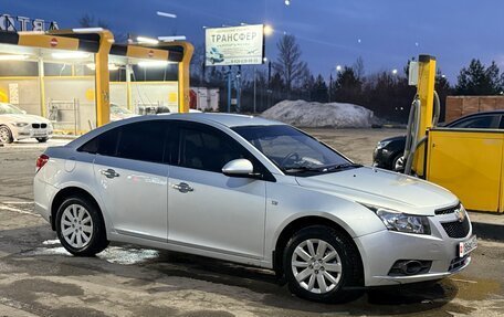 Chevrolet Cruze II, 2010 год, 670 000 рублей, 5 фотография