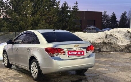 Chevrolet Cruze II, 2010 год, 670 000 рублей, 10 фотография