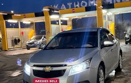 Chevrolet Cruze II, 2010 год, 670 000 рублей, 3 фотография