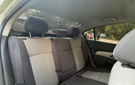 Chevrolet Cruze II, 2010 год, 670 000 рублей, 14 фотография