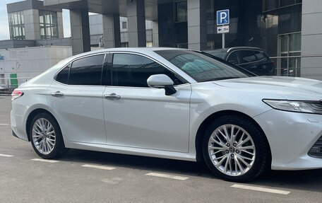 Toyota Camry, 2018 год, 2 530 000 рублей, 3 фотография