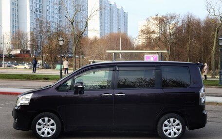 Toyota Noah III, 2013 год, 1 450 000 рублей, 4 фотография