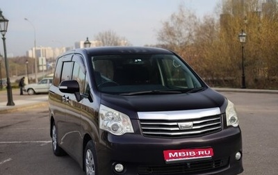 Toyota Noah III, 2013 год, 1 450 000 рублей, 1 фотография