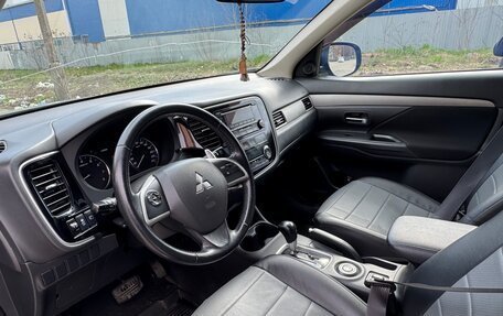 Mitsubishi Outlander III рестайлинг 3, 2013 год, 1 700 000 рублей, 5 фотография