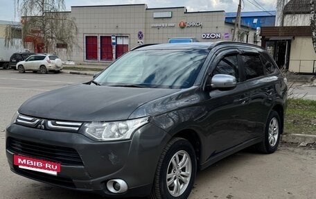 Mitsubishi Outlander III рестайлинг 3, 2013 год, 1 700 000 рублей, 3 фотография