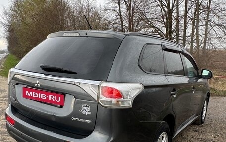 Mitsubishi Outlander III рестайлинг 3, 2013 год, 1 700 000 рублей, 4 фотография