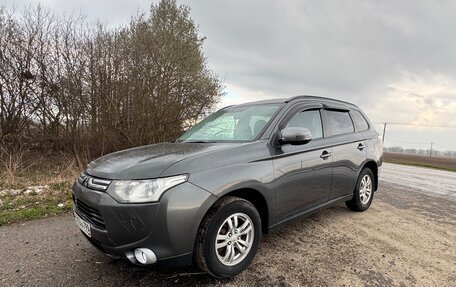 Mitsubishi Outlander III рестайлинг 3, 2013 год, 1 700 000 рублей, 6 фотография