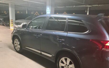 Mitsubishi Outlander III рестайлинг 3, 2018 год, 2 350 000 рублей, 3 фотография