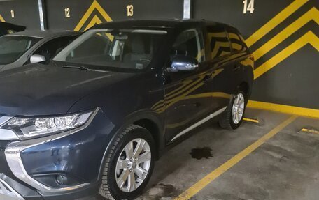 Mitsubishi Outlander III рестайлинг 3, 2018 год, 2 350 000 рублей, 1 фотография