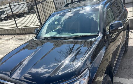 Toyota Land Cruiser Prado 150 рестайлинг 2, 2022 год, 6 650 000 рублей, 10 фотография