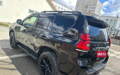 Toyota Land Cruiser Prado 150 рестайлинг 2, 2022 год, 6 650 000 рублей, 12 фотография