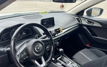 Mazda 3, 2018 год, 1 900 000 рублей, 11 фотография