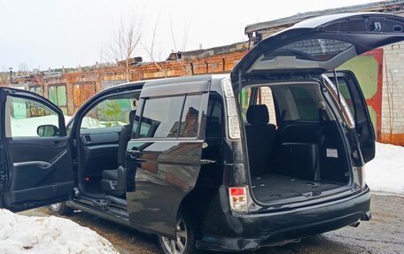 Toyota ISis I, 2011 год, 1 300 000 рублей, 2 фотография