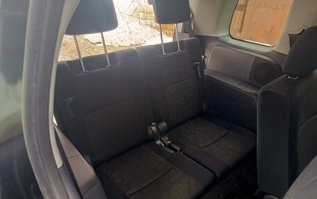 Toyota ISis I, 2011 год, 1 300 000 рублей, 20 фотография