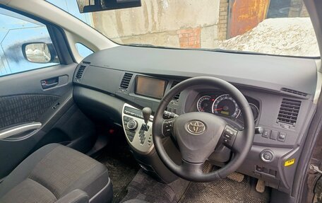 Toyota ISis I, 2011 год, 1 300 000 рублей, 29 фотография