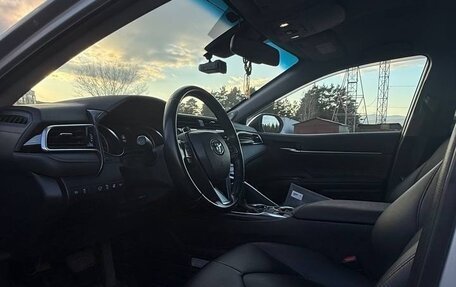 Toyota Camry, 2020 год, 3 395 000 рублей, 10 фотография