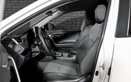 Toyota RAV4, 2019 год, 3 400 000 рублей, 10 фотография