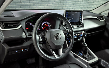 Toyota RAV4, 2019 год, 3 400 000 рублей, 12 фотография