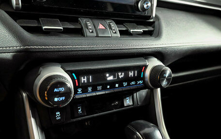 Toyota RAV4, 2019 год, 3 400 000 рублей, 16 фотография