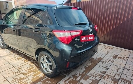 Toyota Vitz, 2017 год, 940 000 рублей, 2 фотография
