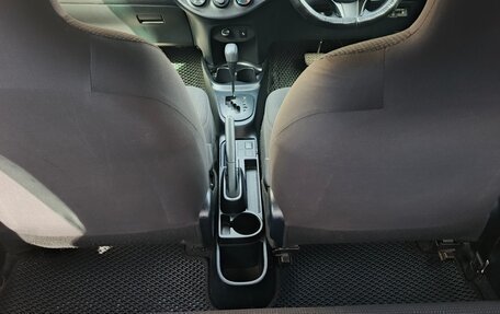 Toyota Vitz, 2017 год, 940 000 рублей, 7 фотография