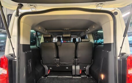 Peugeot Traveller I, 2019 год, 3 050 000 рублей, 17 фотография