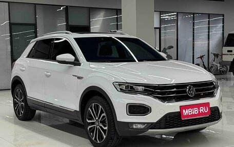 Volkswagen T-Roc I, 2021 год, 2 400 000 рублей, 1 фотография