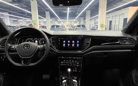 Volkswagen T-Roc I, 2021 год, 2 400 000 рублей, 7 фотография