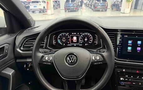 Volkswagen T-Roc I, 2021 год, 2 400 000 рублей, 8 фотография