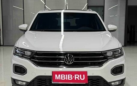 Volkswagen T-Roc I, 2021 год, 2 400 000 рублей, 2 фотография
