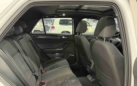 Volkswagen T-Roc I, 2021 год, 2 400 000 рублей, 18 фотография
