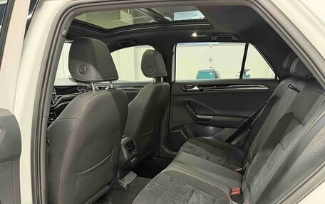 Volkswagen T-Roc I, 2021 год, 2 400 000 рублей, 17 фотография