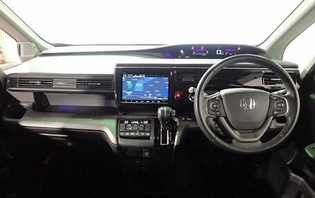 Honda Stepwgn IV, 2021 год, 1 844 000 рублей, 9 фотография