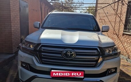 Toyota Land Cruiser 200, 2016 год, 5 750 000 рублей, 2 фотография