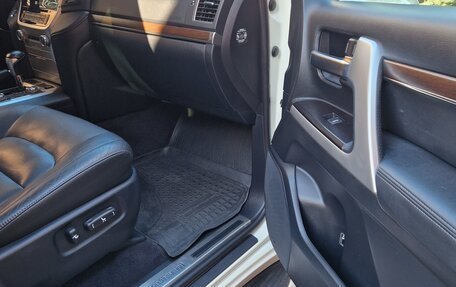 Toyota Land Cruiser 200, 2016 год, 5 750 000 рублей, 17 фотография