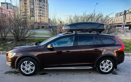 Volvo V60 Cross Country II, 2017 год, 2 100 000 рублей, 1 фотография