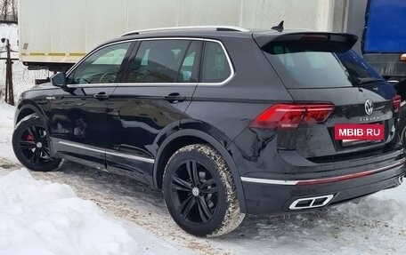 Volkswagen Tiguan II, 2021 год, 4 850 000 рублей, 2 фотография